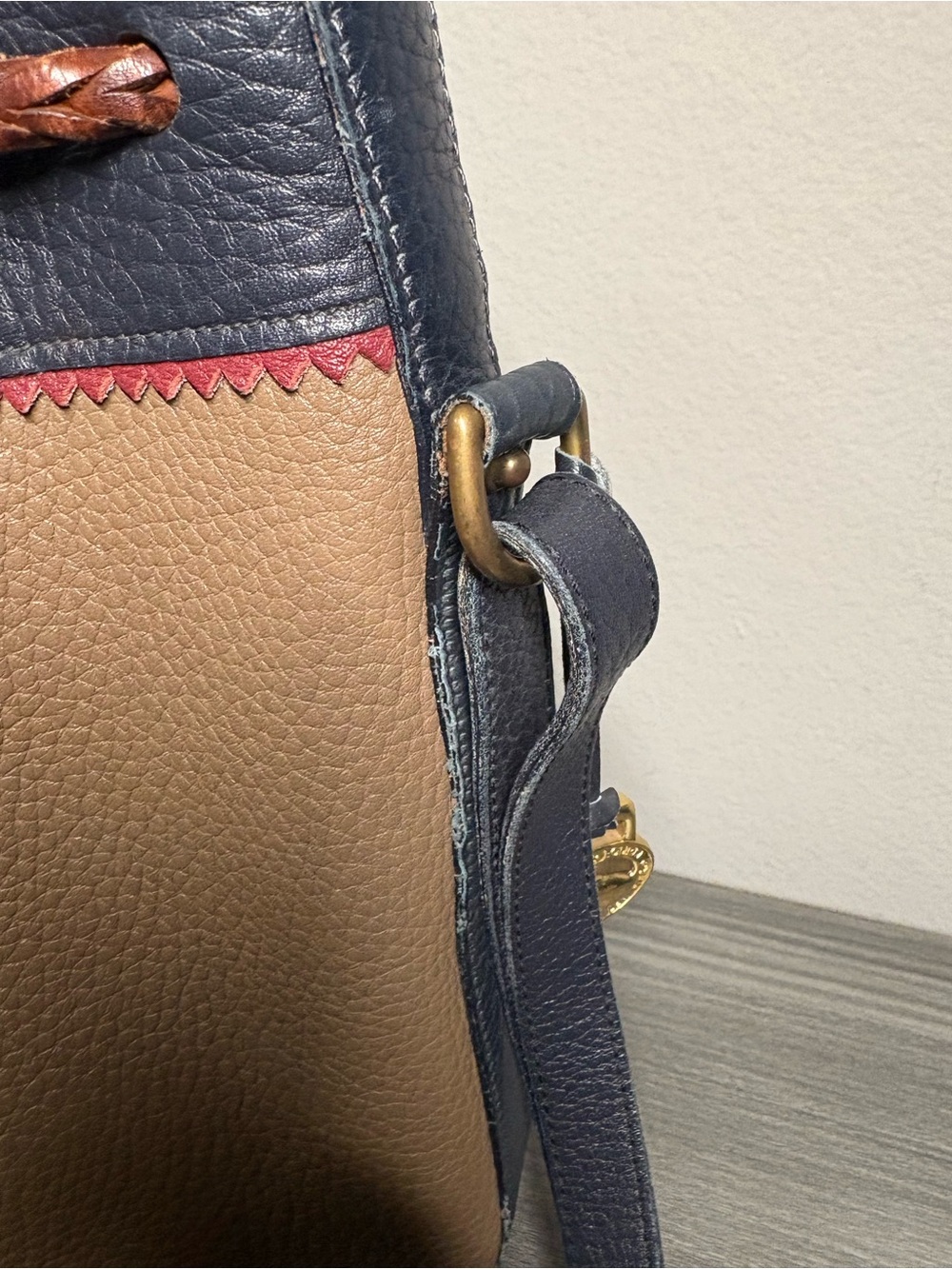 Vintage Dooney & Bourke AWL Surrey Bucket Bag British Tan Navy Red - Picture 5 of 10